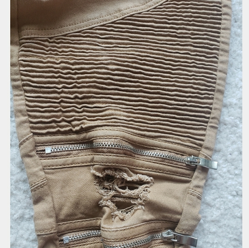 Distressed Ruched Jeans - Picture 4 of 4